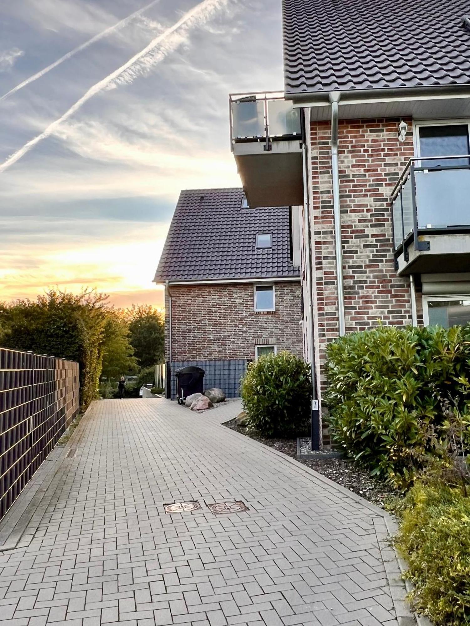 Kleine Auszeit -- Inklusive Parkplatz & Wifi, Geschirrspueler, Waschmaschine & Terrasse Mit Strandkorb -- Perfekt Fuer Urlaub & Business Scharbeutz Ngoại thất bức ảnh
