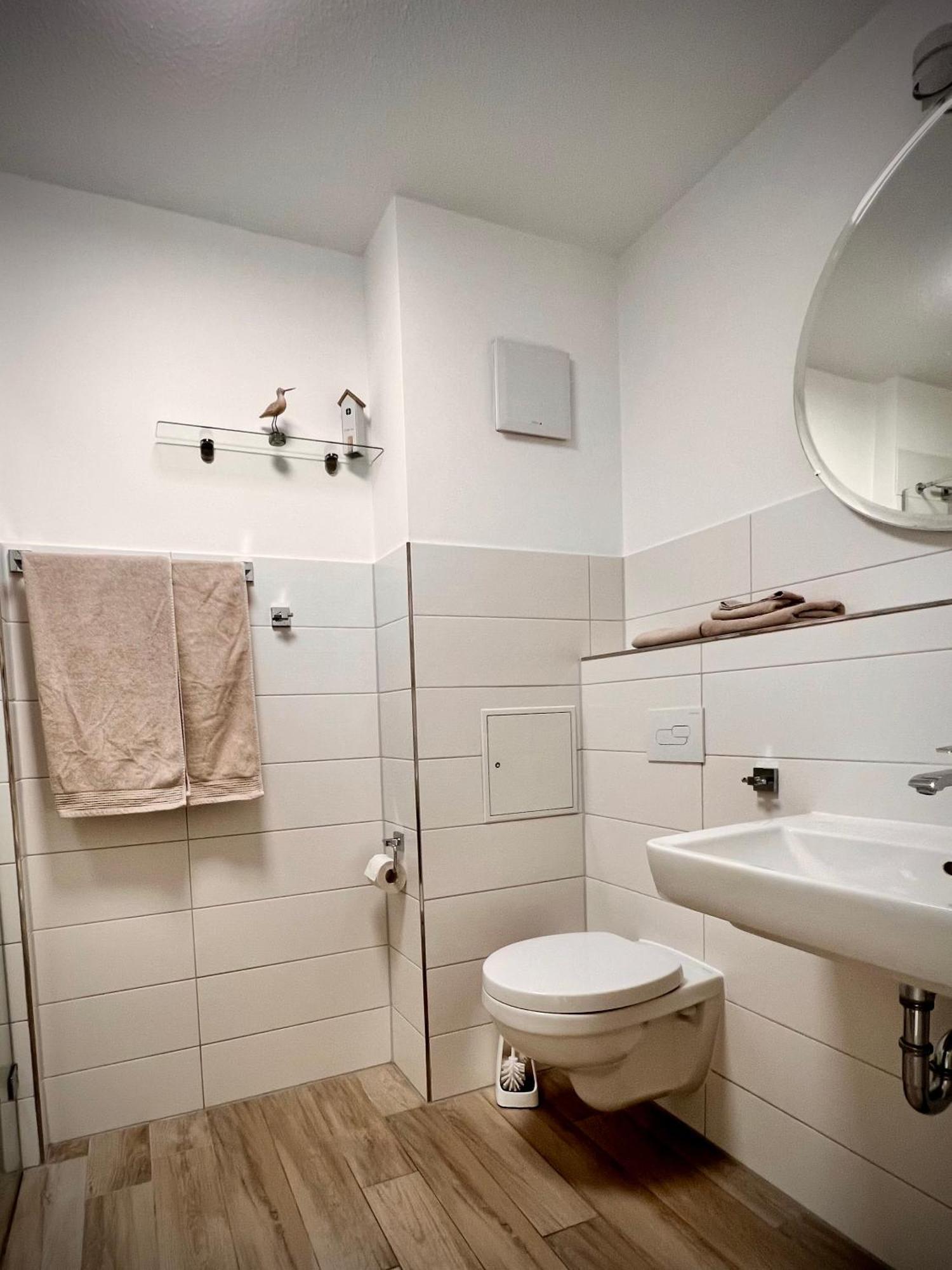 Kleine Auszeit -- Inklusive Parkplatz & Wifi, Geschirrspueler, Waschmaschine & Terrasse Mit Strandkorb -- Perfekt Fuer Urlaub & Business Scharbeutz Ngoại thất bức ảnh